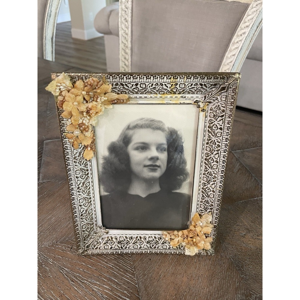 Vtg Ornate Gold White Tone Filigree Flower Embellished Picture Photo Frame  5x7 - Picture 2 of 12